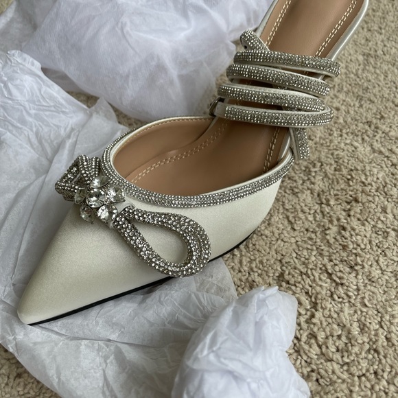 Beautiful rhinestone point heels! Great for a wedding - Picture 5 of 5